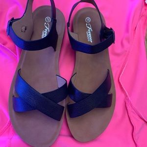 Black criss cross strap sandals size: 7.5